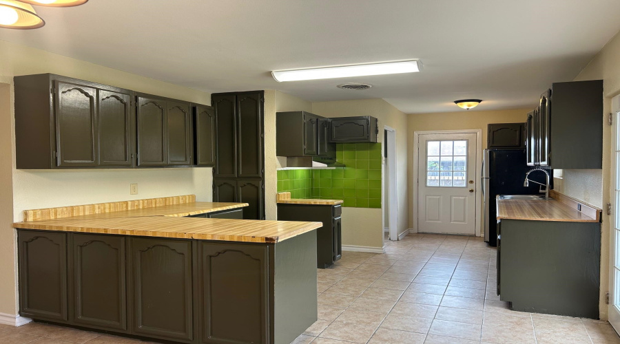 1006 Laurel Dr, Laredo, Texas 78045, 4 Bedrooms Bedrooms, 5 Rooms Rooms,2 BathroomsBathrooms,Residential,For Rent,1006 Laurel Dr,20260261