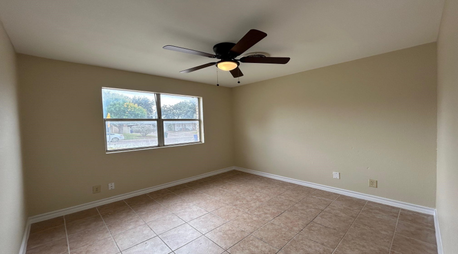 1006 Laurel Dr, Laredo, Texas 78045, 4 Bedrooms Bedrooms, 5 Rooms Rooms,2 BathroomsBathrooms,Residential,For Rent,1006 Laurel Dr,20260261