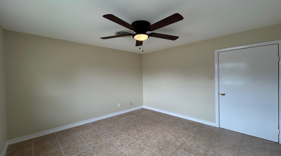 1006 Laurel Dr, Laredo, Texas 78045, 4 Bedrooms Bedrooms, 5 Rooms Rooms,2 BathroomsBathrooms,Residential,For Rent,1006 Laurel Dr,20260261