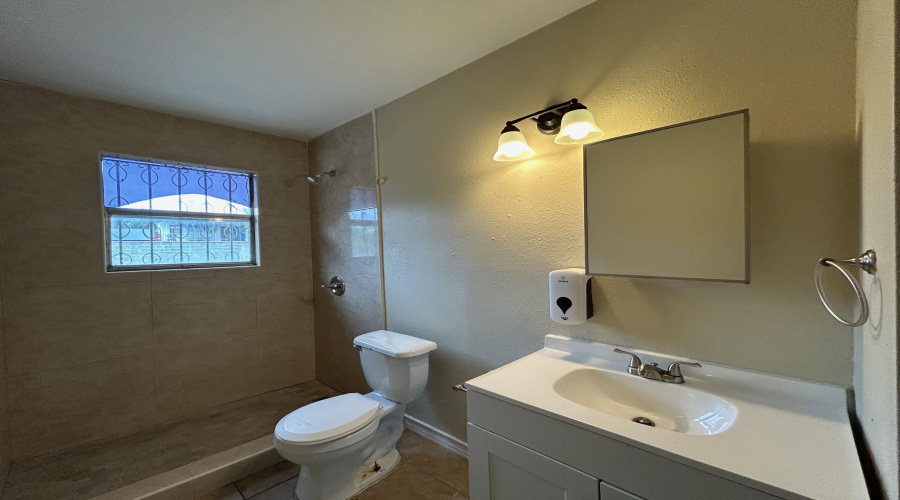 1006 Laurel Dr, Laredo, Texas 78045, 4 Bedrooms Bedrooms, 5 Rooms Rooms,2 BathroomsBathrooms,Residential,For Rent,1006 Laurel Dr,20260261