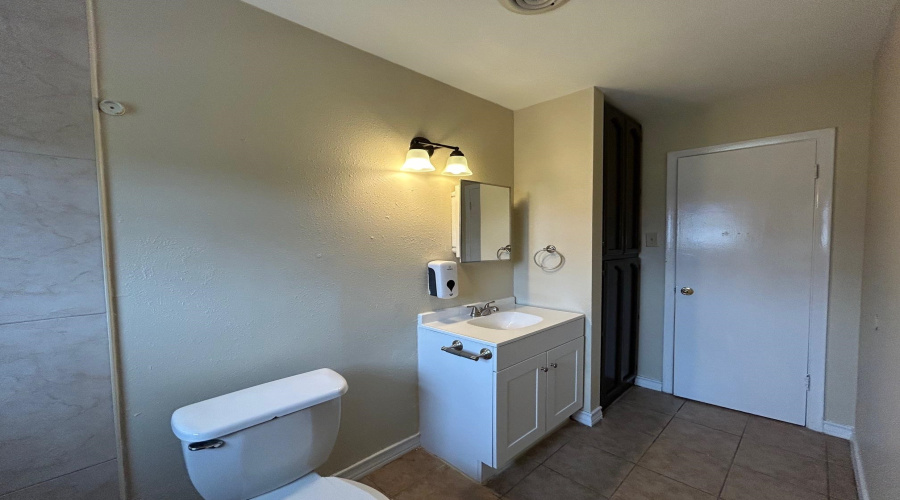 1006 Laurel Dr, Laredo, Texas 78045, 4 Bedrooms Bedrooms, 5 Rooms Rooms,2 BathroomsBathrooms,Residential,For Rent,1006 Laurel Dr,20260261