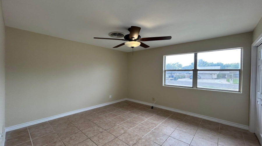 1006 Laurel Dr, Laredo, Texas 78045, 4 Bedrooms Bedrooms, 5 Rooms Rooms,2 BathroomsBathrooms,Residential,For Rent,1006 Laurel Dr,20260261