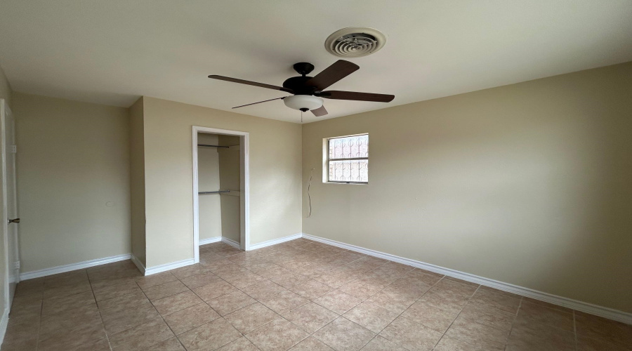 1006 Laurel Dr, Laredo, Texas 78045, 4 Bedrooms Bedrooms, 5 Rooms Rooms,2 BathroomsBathrooms,Residential,For Rent,1006 Laurel Dr,20260261