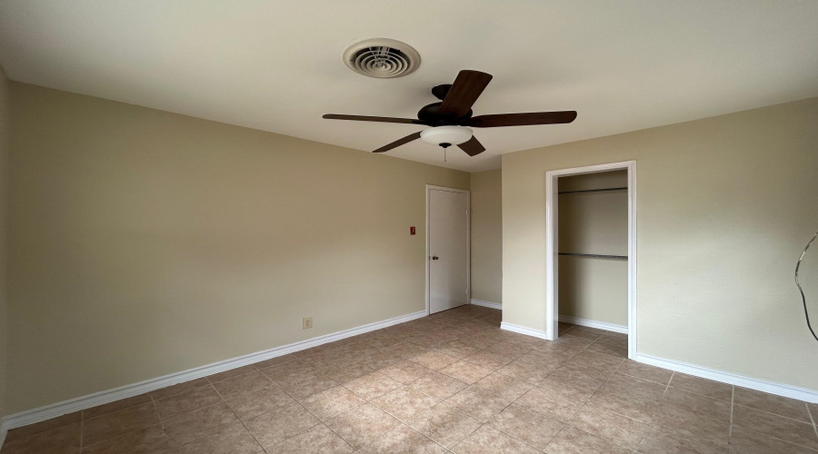 1006 Laurel Dr, Laredo, Texas 78045, 4 Bedrooms Bedrooms, 5 Rooms Rooms,2 BathroomsBathrooms,Residential,For Rent,1006 Laurel Dr,20260261