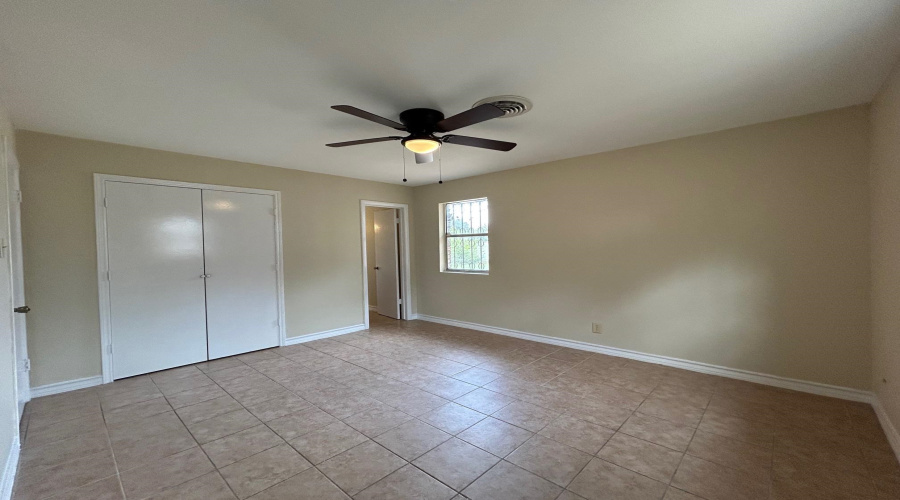 1006 Laurel Dr, Laredo, Texas 78045, 4 Bedrooms Bedrooms, 5 Rooms Rooms,2 BathroomsBathrooms,Residential,For Rent,1006 Laurel Dr,20260261