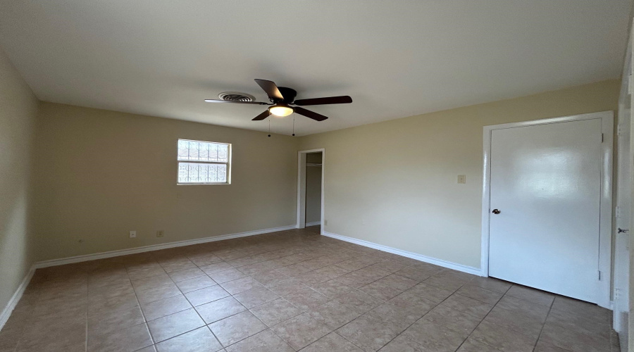 1006 Laurel Dr, Laredo, Texas 78045, 4 Bedrooms Bedrooms, 5 Rooms Rooms,2 BathroomsBathrooms,Residential,For Rent,1006 Laurel Dr,20260261