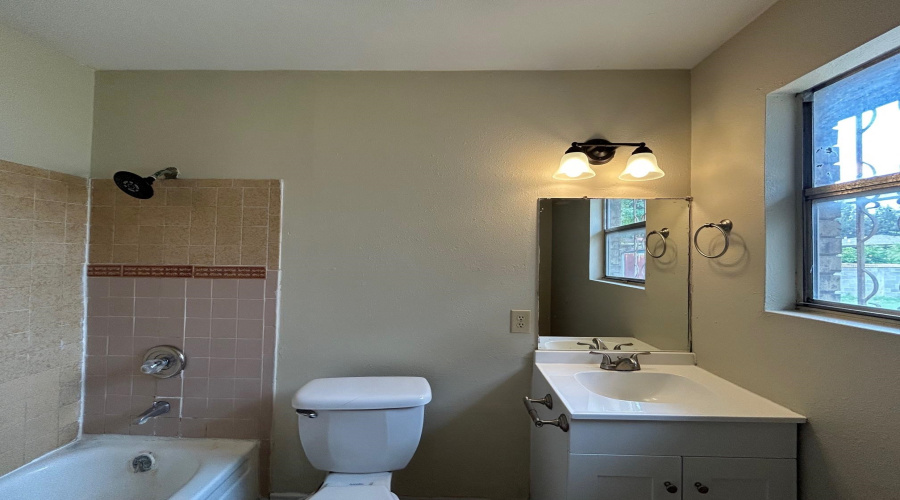 1006 Laurel Dr, Laredo, Texas 78045, 4 Bedrooms Bedrooms, 5 Rooms Rooms,2 BathroomsBathrooms,Residential,For Rent,1006 Laurel Dr,20260261