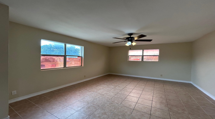 1006 Laurel Dr, Laredo, Texas 78045, 4 Bedrooms Bedrooms, 5 Rooms Rooms,2 BathroomsBathrooms,Residential,For Rent,1006 Laurel Dr,20260261