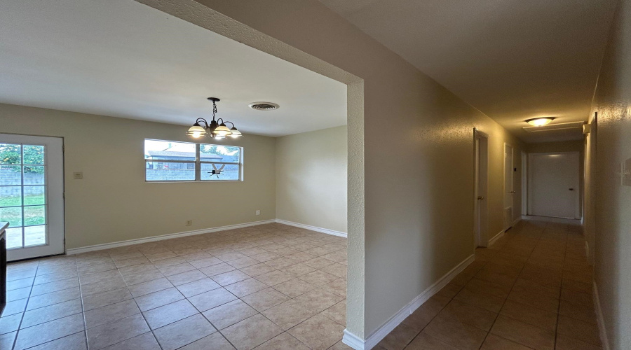 1006 Laurel Dr, Laredo, Texas 78045, 4 Bedrooms Bedrooms, 5 Rooms Rooms,2 BathroomsBathrooms,Residential,For Rent,1006 Laurel Dr,20260261