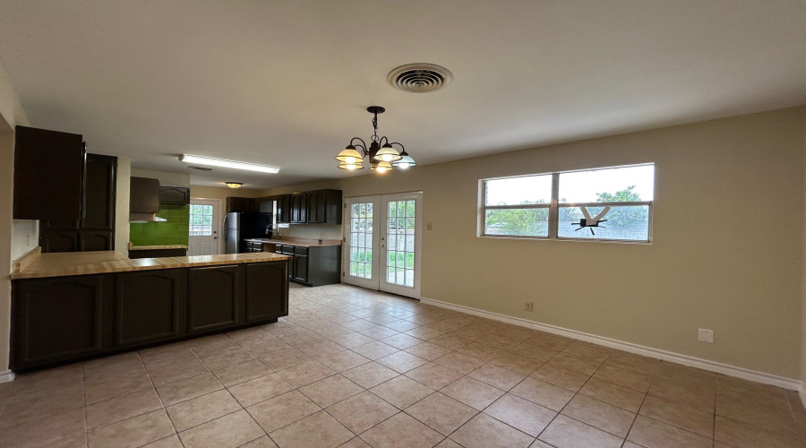 1006 Laurel Dr, Laredo, Texas 78045, 4 Bedrooms Bedrooms, 5 Rooms Rooms,2 BathroomsBathrooms,Residential,For Rent,1006 Laurel Dr,20260261