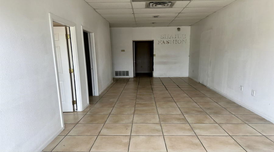3806 U.S. Hwy 359, Laredo, Texas 78046, 1 Room Rooms,1 BathroomBathrooms,Commercial retail/office,For Rent,3806 U.S. Hwy 359,20253000
