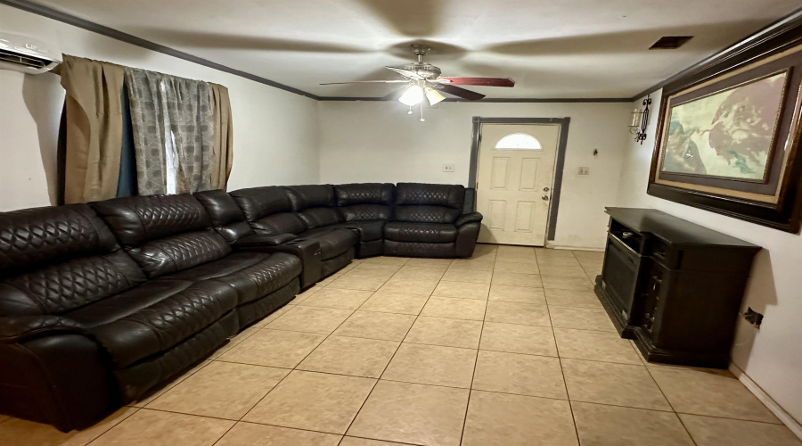 5310 Salamanca Dr, Laredo, Texas 78046, 4 Bedrooms Bedrooms, 7 Rooms Rooms,2 BathroomsBathrooms,Residential,For Sale,5310 Salamanca Dr,20253333