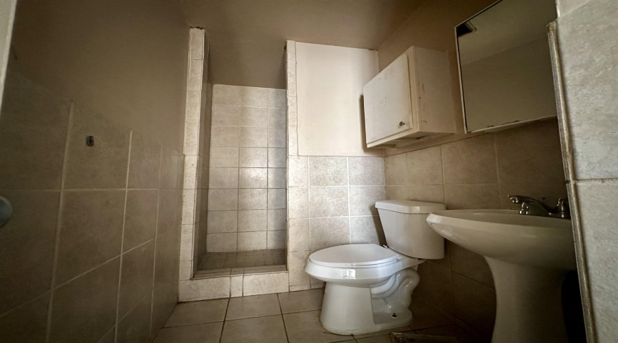 704 W Banyan Ct W, Laredo, Texas 78041, 3 Bedrooms Bedrooms, 5 Rooms Rooms,2 BathroomsBathrooms,Residential,For Sale,704 W Banyan Ct W,20260265