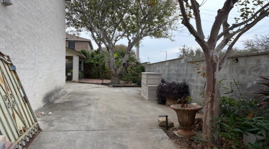 2202 Dorado Dr, Laredo, Texas 78046, 4 Bedrooms Bedrooms, 7 Rooms Rooms,2 BathroomsBathrooms,Residential,For Sale,2202 Dorado Dr,20260267