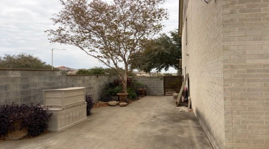 2202 Dorado Dr, Laredo, Texas 78046, 4 Bedrooms Bedrooms, 7 Rooms Rooms,2 BathroomsBathrooms,Residential,For Sale,2202 Dorado Dr,20260267