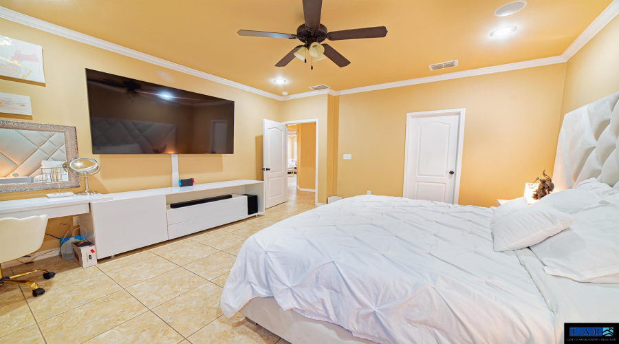 401 Sabal Loop, Laredo, Texas 78045, 6 Bedrooms Bedrooms, 8 Rooms Rooms,4 BathroomsBathrooms,Residential,For Sale,401 Sabal Loop,20260271