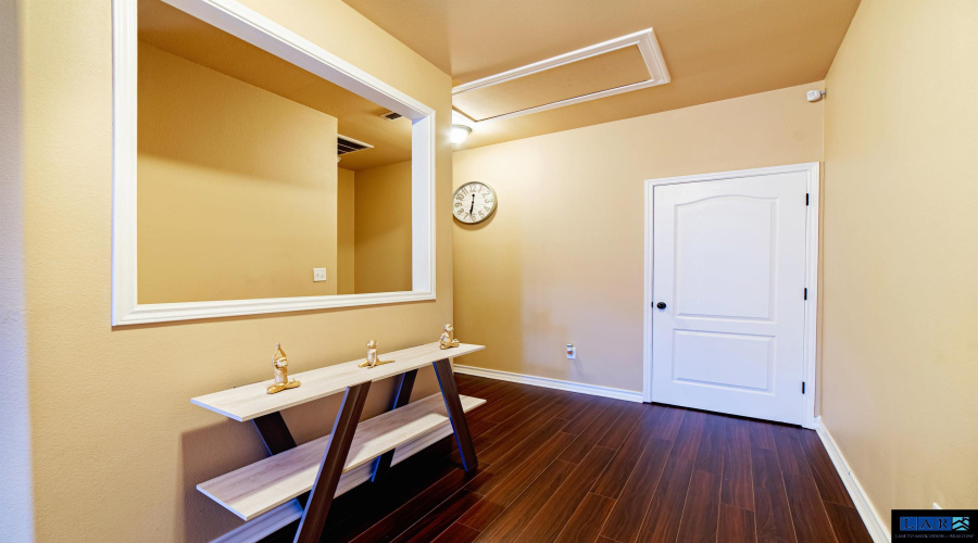 401 Sabal Loop, Laredo, Texas 78045, 6 Bedrooms Bedrooms, 8 Rooms Rooms,4 BathroomsBathrooms,Residential,For Sale,401 Sabal Loop,20260271