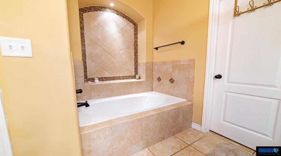 401 Sabal Loop, Laredo, Texas 78045, 6 Bedrooms Bedrooms, 8 Rooms Rooms,4 BathroomsBathrooms,Residential,For Sale,401 Sabal Loop,20260271