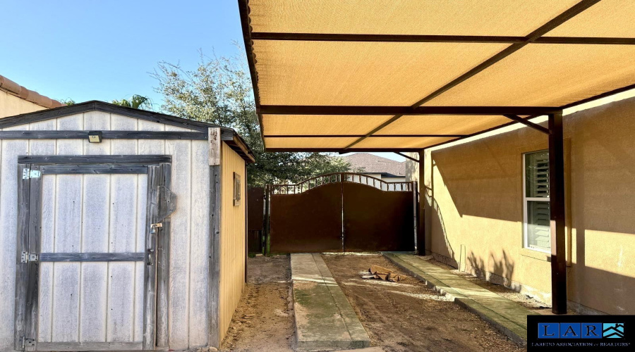 401 Sabal Loop, Laredo, Texas 78045, 6 Bedrooms Bedrooms, 8 Rooms Rooms,4 BathroomsBathrooms,Residential,For Sale,401 Sabal Loop,20260271