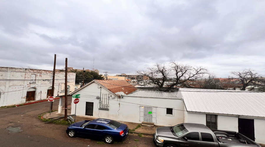 520 Davis Ave, Laredo, Texas 78040, 2 Bedrooms Bedrooms, 3 Rooms Rooms,1 BathroomBathrooms,Residential,For Rent,520 Davis Ave,20260272