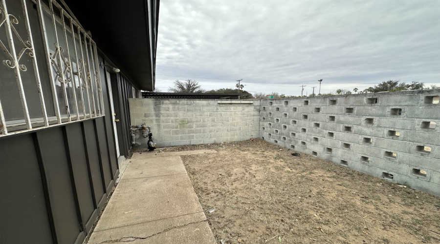 704 A Banyan Ct W, Laredo, Texas 78041, 3 Bedrooms Bedrooms, 5 Rooms Rooms,2 BathroomsBathrooms,Residential,For Sale,704 A Banyan Ct W,20260275