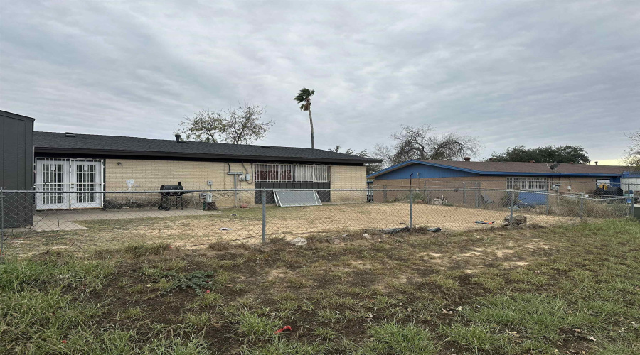 704 A Banyan Ct W, Laredo, Texas 78041, 3 Bedrooms Bedrooms, 5 Rooms Rooms,2 BathroomsBathrooms,Residential,For Sale,704 A Banyan Ct W,20260275