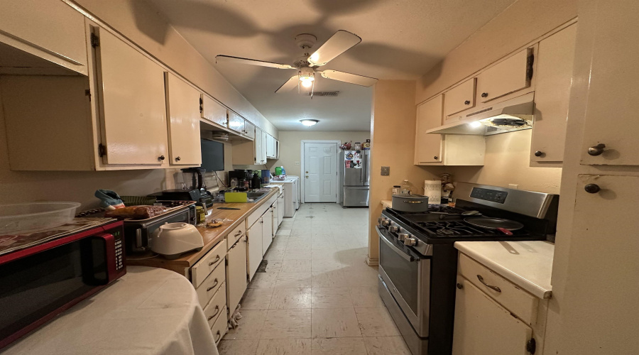 704 A Banyan Ct W, Laredo, Texas 78041, 3 Bedrooms Bedrooms, 5 Rooms Rooms,2 BathroomsBathrooms,Residential,For Sale,704 A Banyan Ct W,20260275