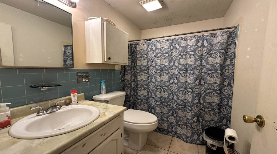 704 A Banyan Ct W, Laredo, Texas 78041, 3 Bedrooms Bedrooms, 5 Rooms Rooms,2 BathroomsBathrooms,Residential,For Sale,704 A Banyan Ct W,20260275