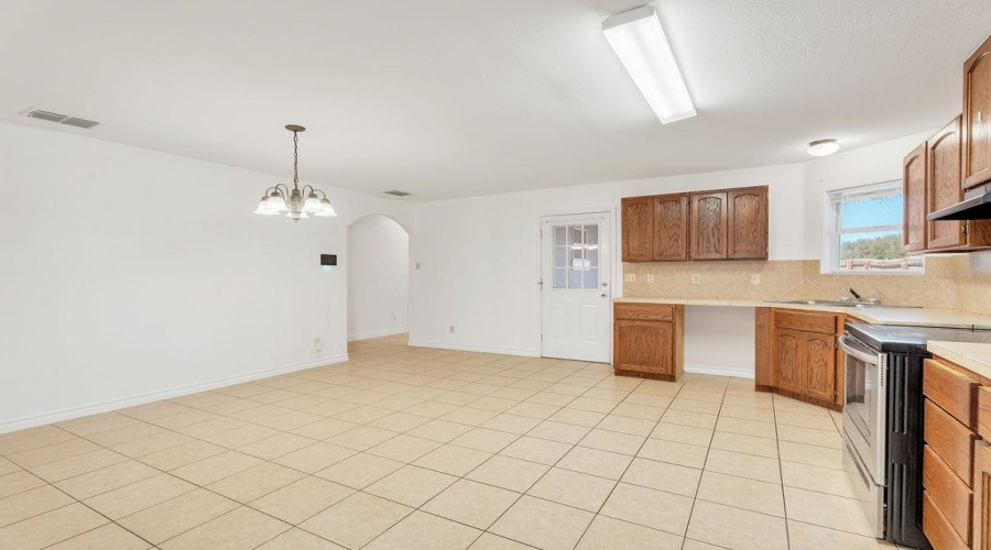 318 Gilman Rd, Laredo, Texas 78046-5181, 3 Bedrooms Bedrooms, 5 Rooms Rooms,2 BathroomsBathrooms,Residential,For Sale,318 Gilman Rd,20260277