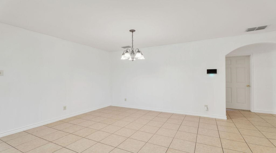 318 Gilman Rd, Laredo, Texas 78046-5181, 3 Bedrooms Bedrooms, 5 Rooms Rooms,2 BathroomsBathrooms,Residential,For Sale,318 Gilman Rd,20260277