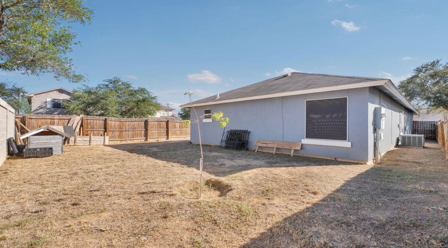 318 Gilman Rd, Laredo, Texas 78046-5181, 3 Bedrooms Bedrooms, 5 Rooms Rooms,2 BathroomsBathrooms,Residential,For Sale,318 Gilman Rd,20260277