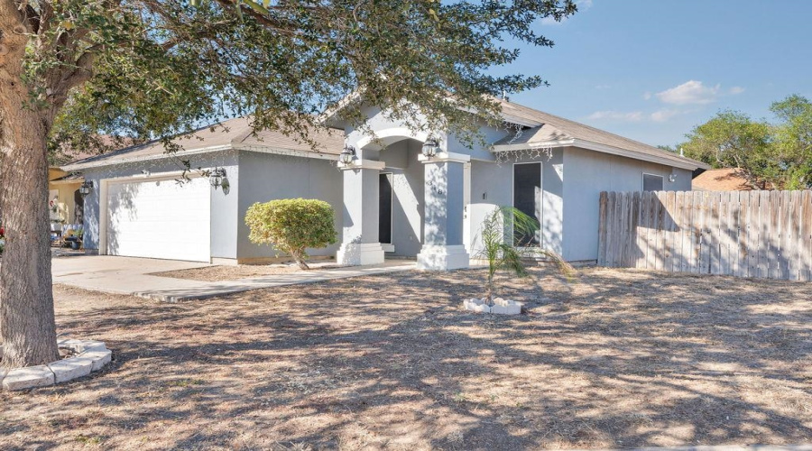 318 Gilman Rd, Laredo, Texas 78046-5181, 3 Bedrooms Bedrooms, 5 Rooms Rooms,2 BathroomsBathrooms,Residential,For Sale,318 Gilman Rd,20260277