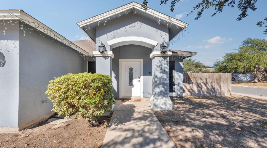 318 Gilman Rd, Laredo, Texas 78046-5181, 3 Bedrooms Bedrooms, 5 Rooms Rooms,2 BathroomsBathrooms,Residential,For Sale,318 Gilman Rd,20260277