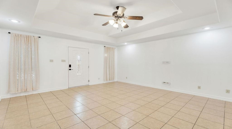 318 Gilman Rd, Laredo, Texas 78046-5181, 3 Bedrooms Bedrooms, 5 Rooms Rooms,2 BathroomsBathrooms,Residential,For Sale,318 Gilman Rd,20260277