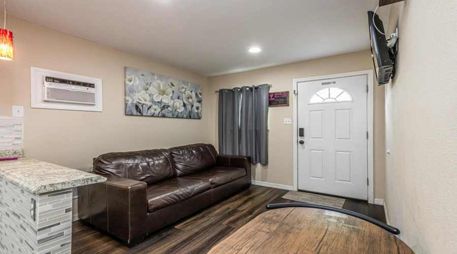 1202 N Center, San Antonio, Texas 78202, 4 Bedrooms Bedrooms, 7 Rooms Rooms,3 BathroomsBathrooms,Residential,For Sale,1202 N Center,20260278