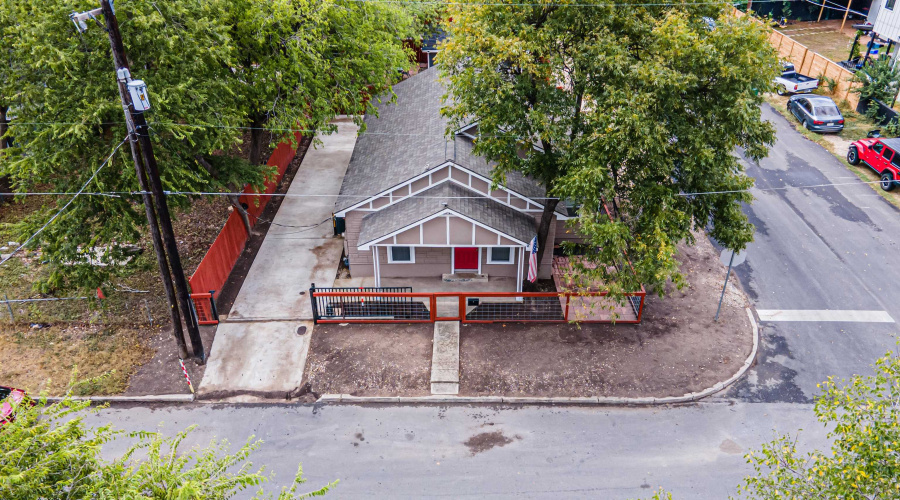 1202 N Center, San Antonio, Texas 78202, 4 Bedrooms Bedrooms, 7 Rooms Rooms,3 BathroomsBathrooms,Residential,For Sale,1202 N Center,20260278