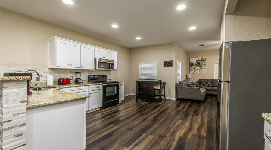 1202 N Center, San Antonio, Texas 78202, 4 Bedrooms Bedrooms, 7 Rooms Rooms,3 BathroomsBathrooms,Residential,For Sale,1202 N Center,20260278