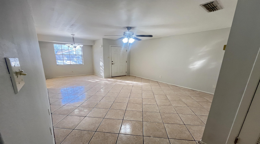 9617 Mallard Lp, Laredo, Texas 78045, 4 Bedrooms Bedrooms, 6 Rooms Rooms,2 BathroomsBathrooms,Residential,For Sale,9617 Mallard Lp,20260279