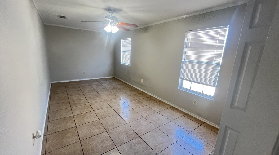 9617 Mallard Lp, Laredo, Texas 78045, 4 Bedrooms Bedrooms, 6 Rooms Rooms,2 BathroomsBathrooms,Residential,For Sale,9617 Mallard Lp,20260279