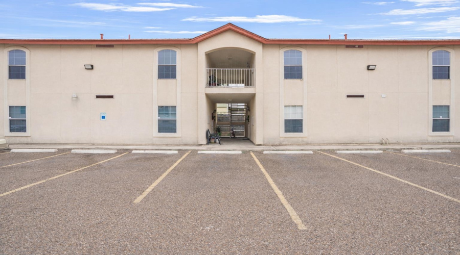 5410 Marcella Ave, Laredo, Texas 78041, 2 Bedrooms Bedrooms, 4 Rooms Rooms,2 BathroomsBathrooms,Residential,For Sale,5410 Marcella Ave,20260280