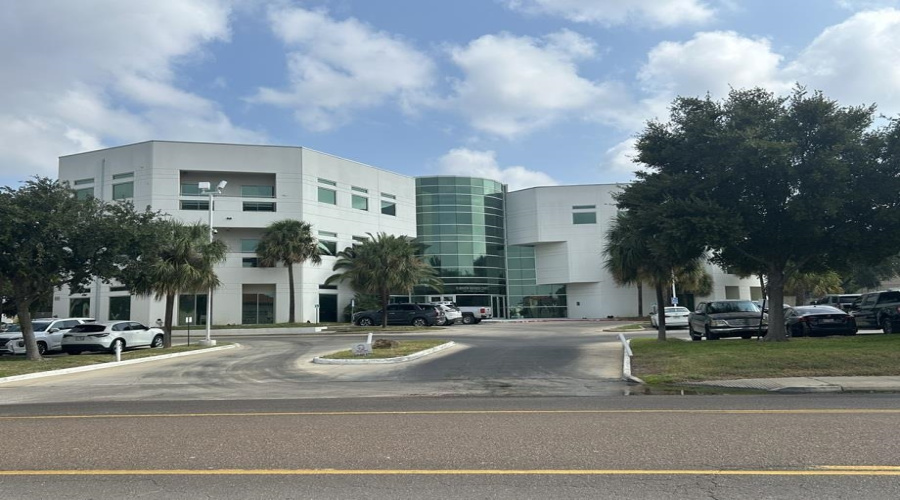 6909 Springfield Ave, Laredo, Texas 78041, 1 Room Rooms,1 BathroomBathrooms,Commercial retail/office,For Rent,6909 Springfield Ave,20260285