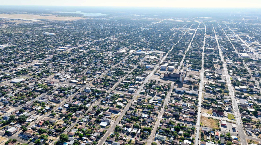 702 Galveston St, Laredo, Texas 78040, 1 Room Rooms,3 BathroomsBathrooms,Commercial retail/office,For Sale,702 Galveston St,20260294