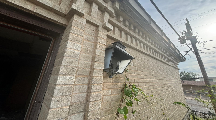 702 Galveston St, Laredo, Texas 78040, 1 Room Rooms,3 BathroomsBathrooms,Commercial retail/office,For Sale,702 Galveston St,20260294