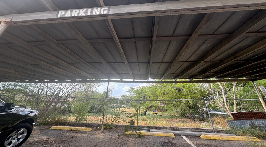 702 Galveston St, Laredo, Texas 78040, 1 Room Rooms,3 BathroomsBathrooms,Commercial retail/office,For Sale,702 Galveston St,20260294