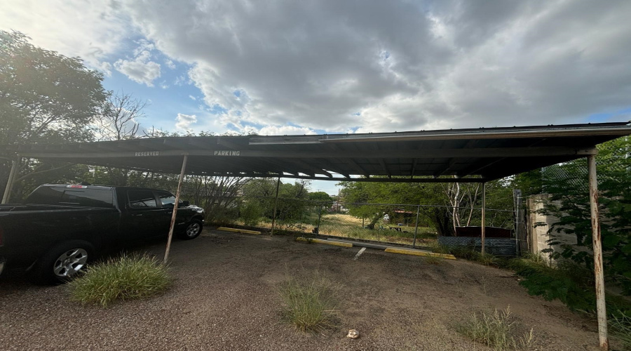 702 Galveston St, Laredo, Texas 78040, 1 Room Rooms,3 BathroomsBathrooms,Commercial retail/office,For Sale,702 Galveston St,20260294