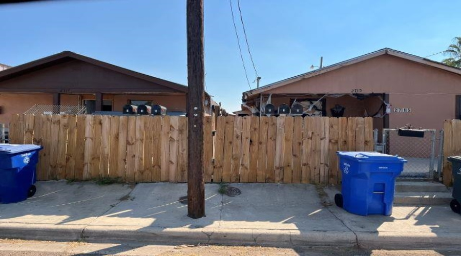 2715 & 2717 Market St, Laredo, Texas 78043, ,Multi-family,For Sale,2715 & 2717 Market St,20260297