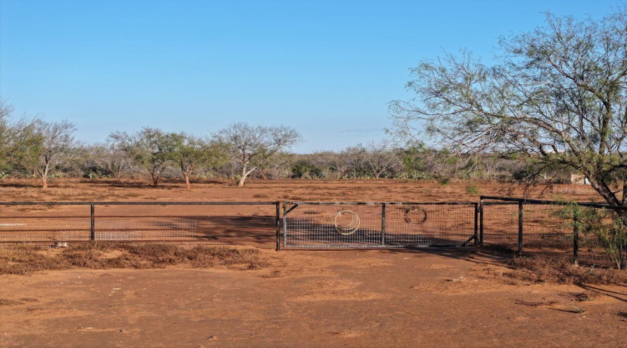 275 Jefferies Rd., Laredo, Texas 78045, 4 Bedrooms Bedrooms, 7 Rooms Rooms,3 BathroomsBathrooms,Residential,For Sale,275 Jefferies Rd.,20260301