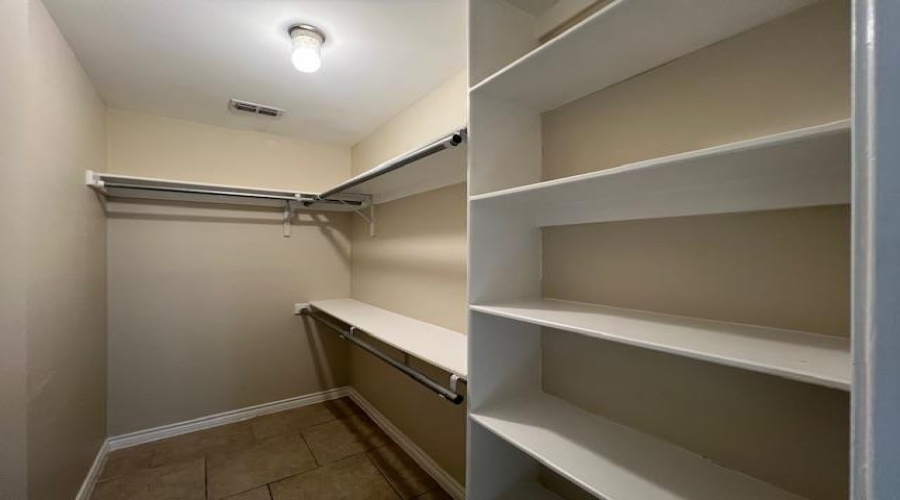 2720 Camelot Dr, Laredo, Texas 78041, 2 Bedrooms Bedrooms, 4 Rooms Rooms,2 BathroomsBathrooms,Residential,For Rent,2720 Camelot Dr,20260302