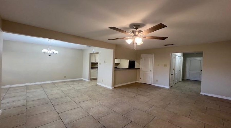 2720 Camelot Dr, Laredo, Texas 78041, 2 Bedrooms Bedrooms, 4 Rooms Rooms,2 BathroomsBathrooms,Residential,For Rent,2720 Camelot Dr,20260302