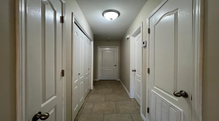 2720 Camelot Dr, Laredo, Texas 78041, 2 Bedrooms Bedrooms, 4 Rooms Rooms,2 BathroomsBathrooms,Residential,For Rent,2720 Camelot Dr,20260302